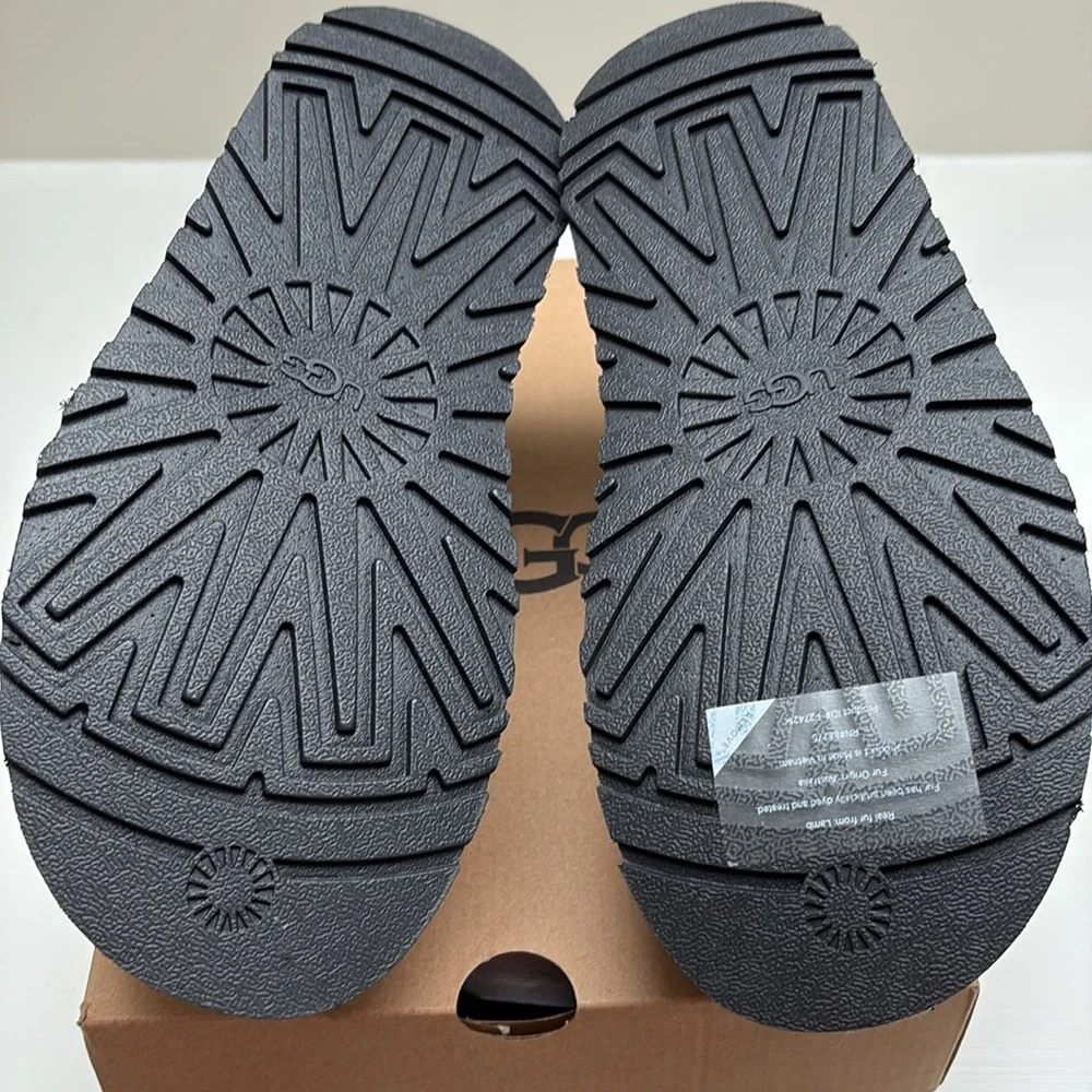 UGG Disco Cross Slide Brand New in Box w/Tag Size 9 Black White - Picture 6 of 9